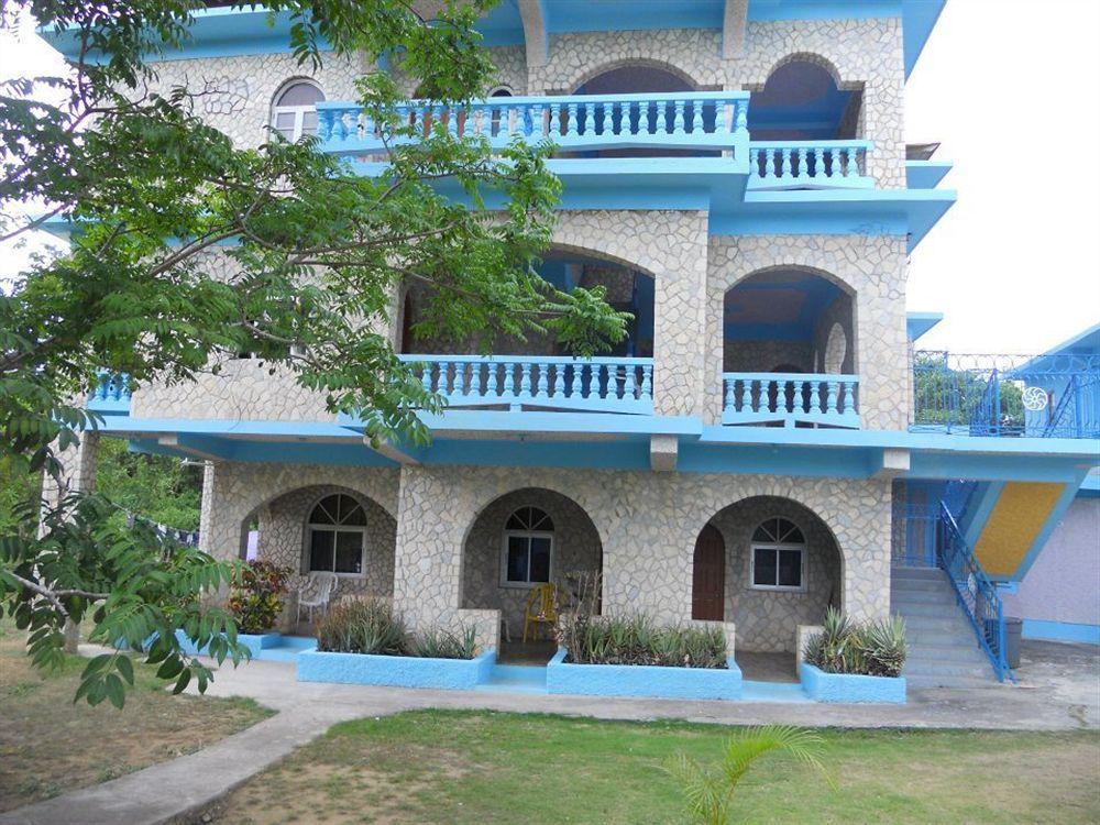 Cotton Tree Hotel Негрил Экстерьер фото